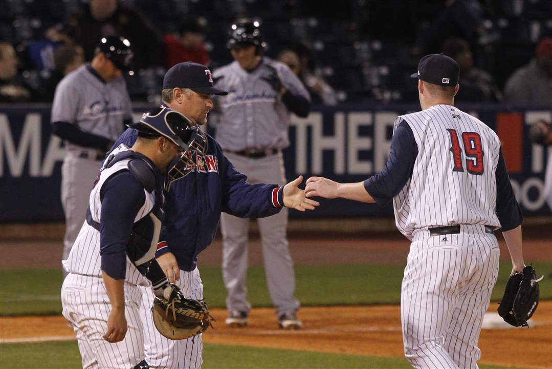 sager-takes-ball-mud-hens