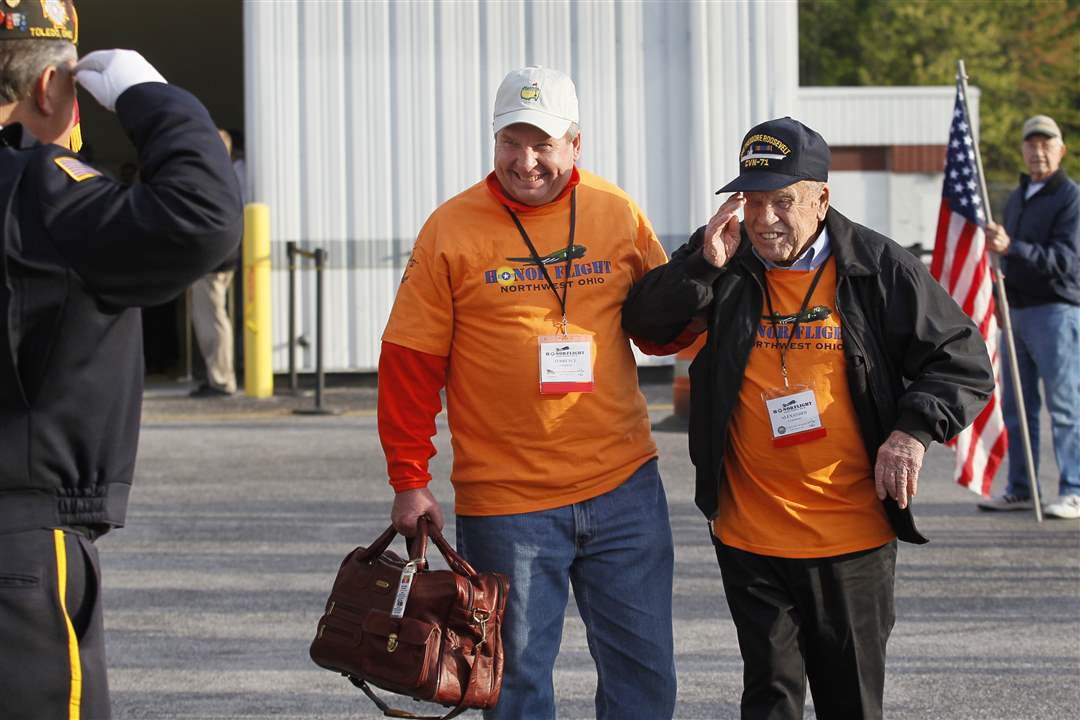 cukierski-salutes-honor-flight