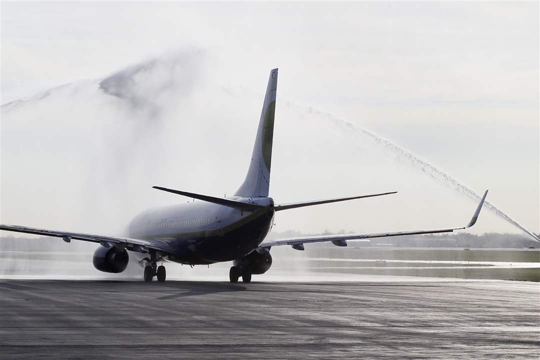 honor-flight-water-salute