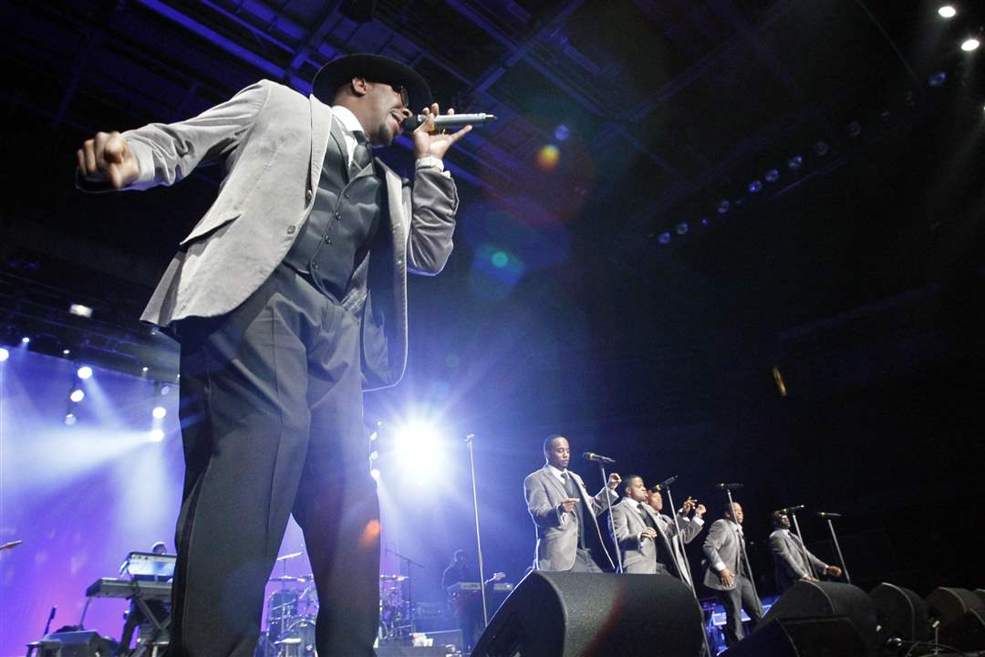 Bobby-Brown-sings-with-New-Edition-at-their-concert