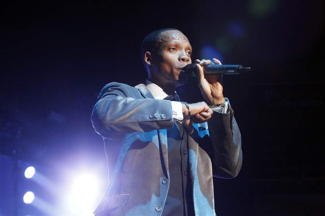 Ronnie-Devoe-introduces-himself