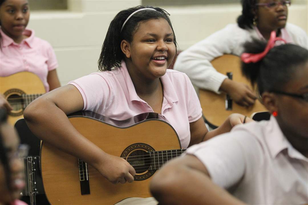 carnes-plays-guitar