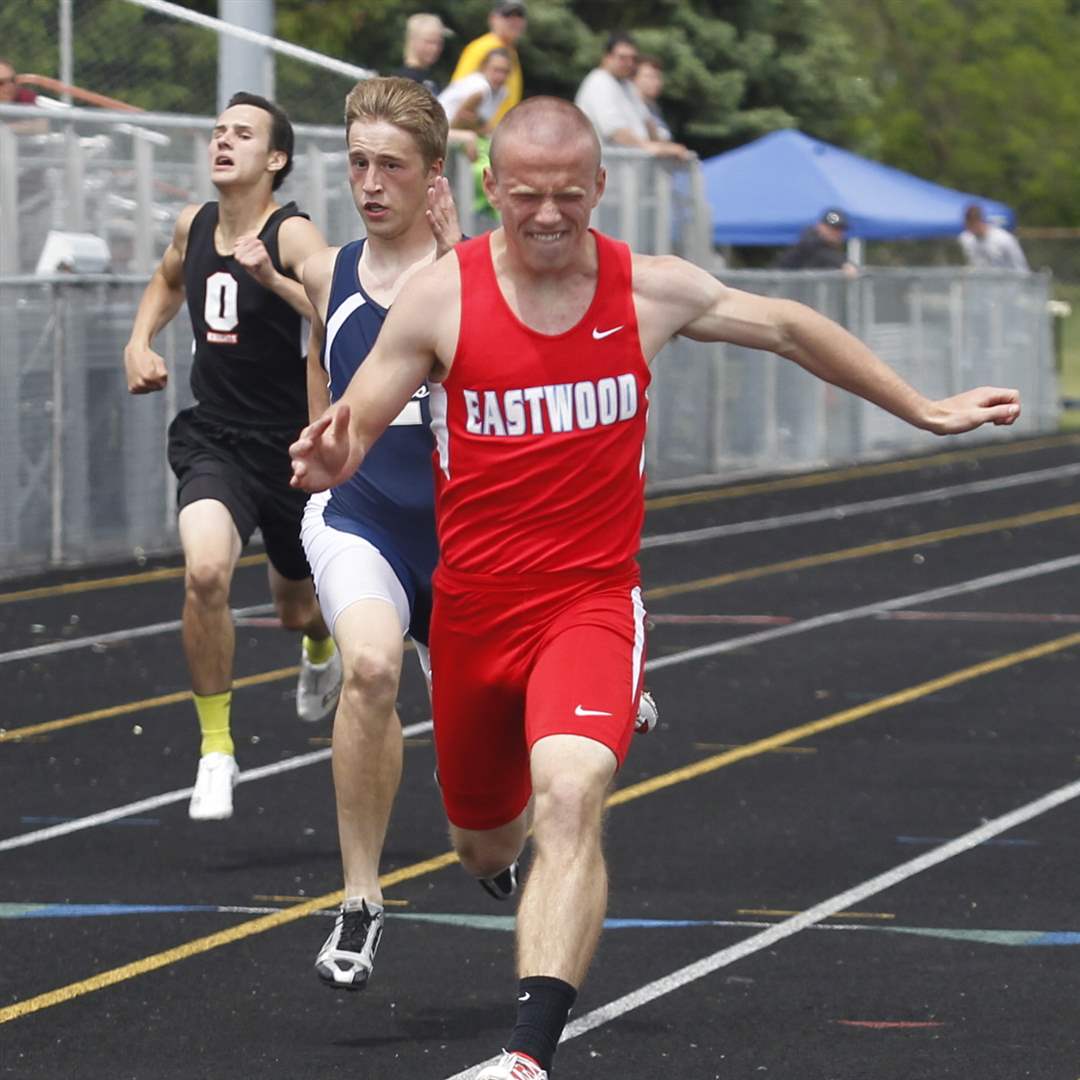 Eastwood-s-Isaiah-Conkle-wins-the-200-meter-dash