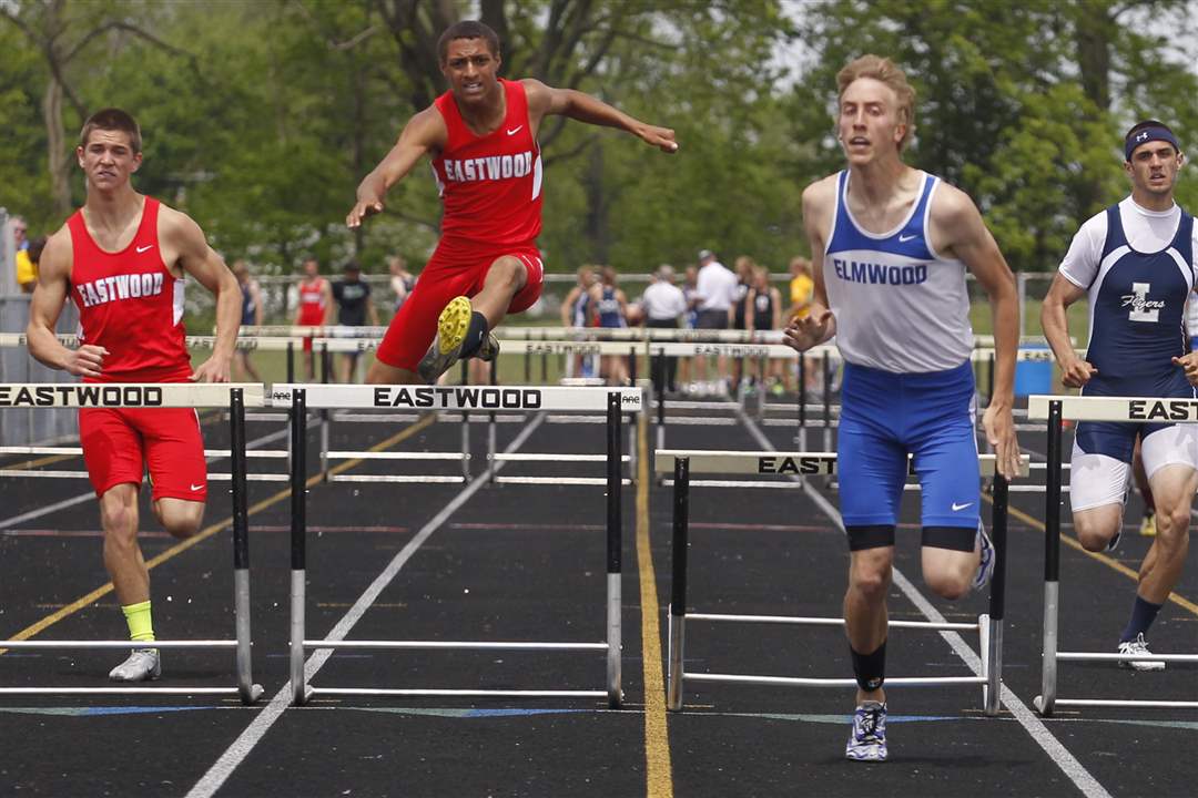 Elmwood-s-Kyle-Smithey-2nd-from-right