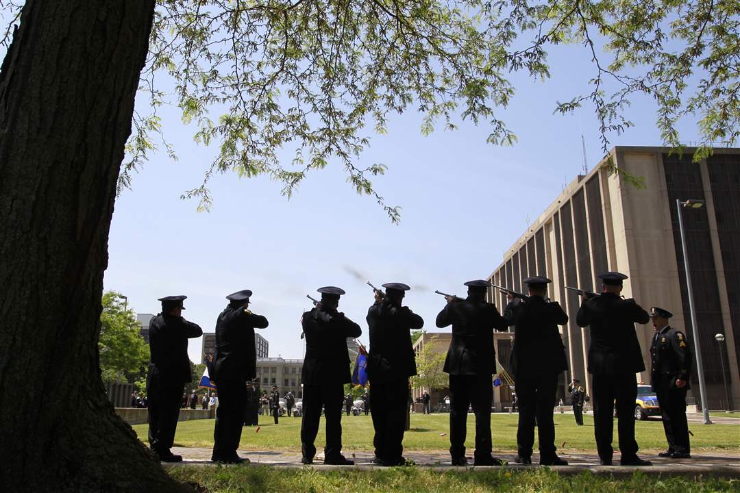 TPD-SWAT-21-gun-salute