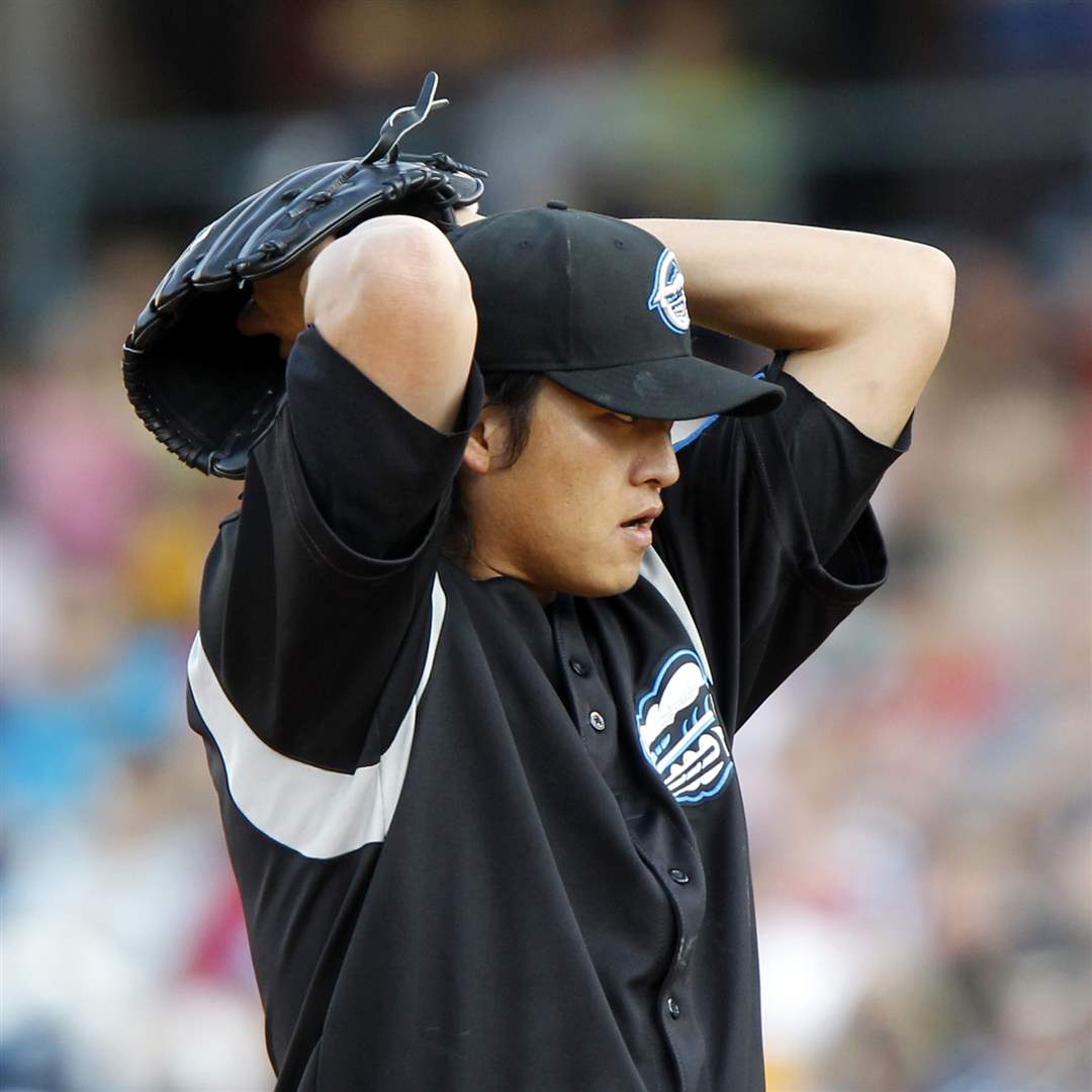 Syracuse-Chiefs-pitcher-Chien-Ming-Wang-winds-up