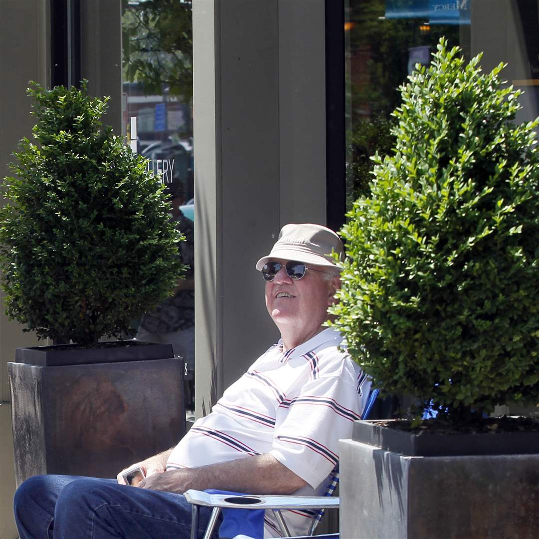 Richard-Connin-car-show-in-shade