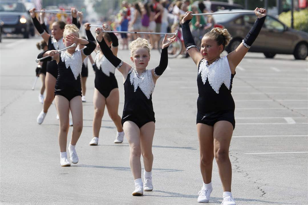 Pburg-parade-Perrysburg-Twirling-Sophisticates