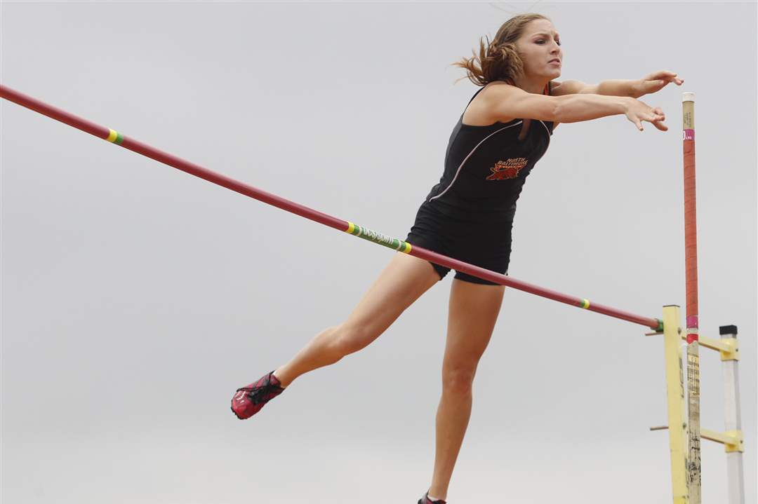 Amanda-Hotaling-clears-11-feet-4-inches-pole-vault