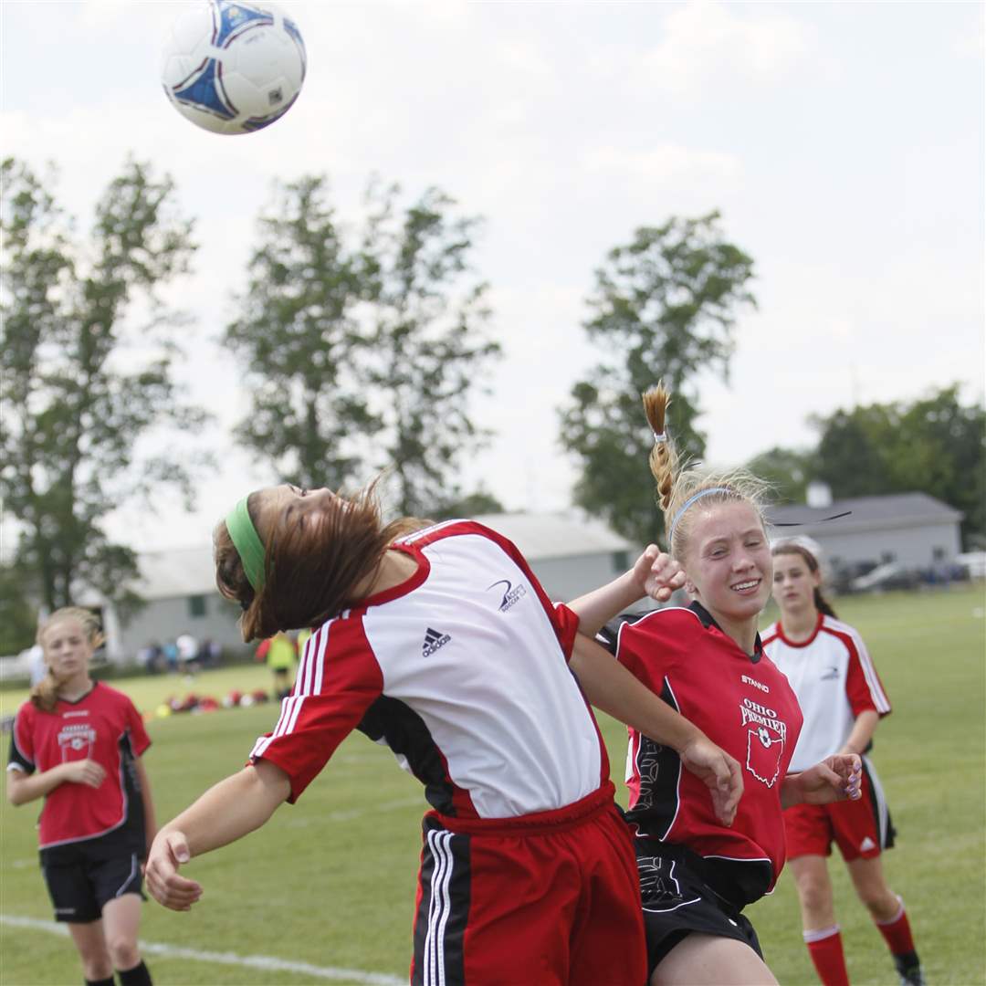 Abbi-Bacon-Jessica-Fox-soccer