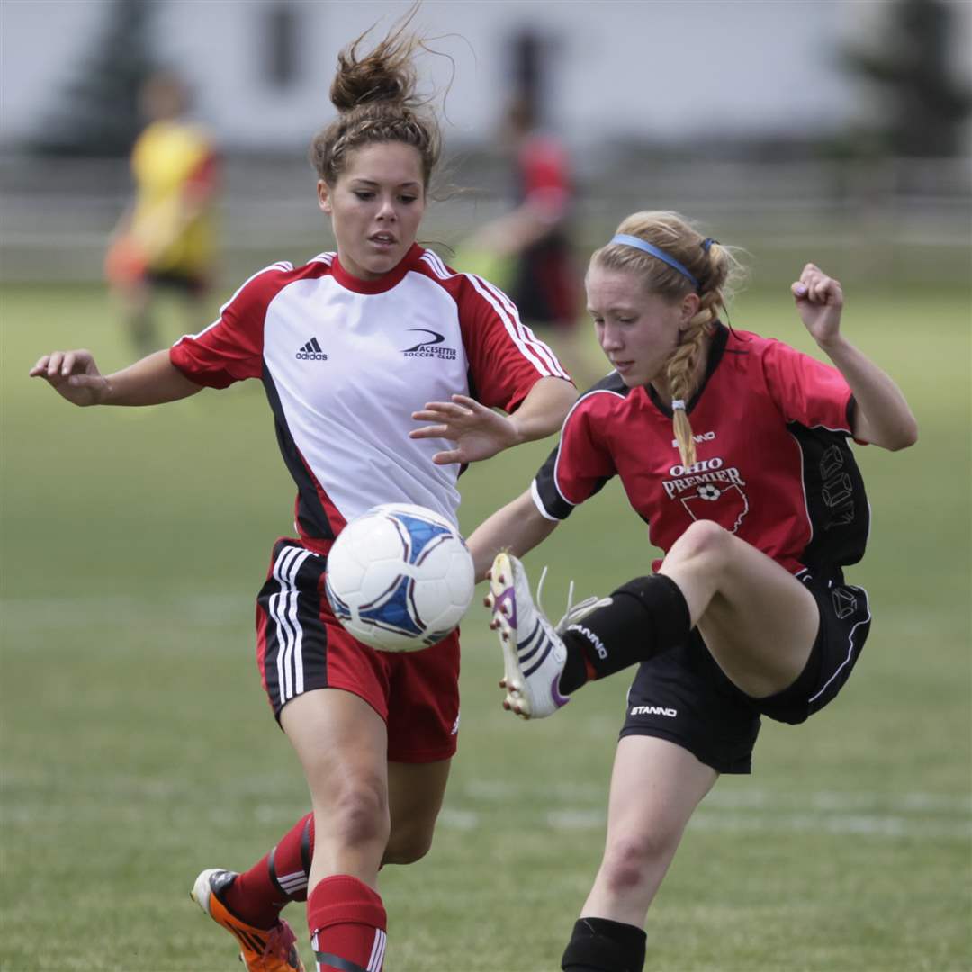 Baily-Hertzfeld-defends-Jessica-Fox-soccer