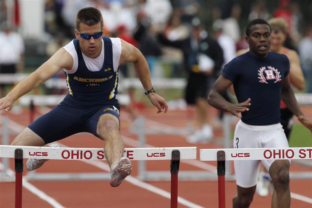 ARchbold-hurdler-Danny-Young-wins-crown