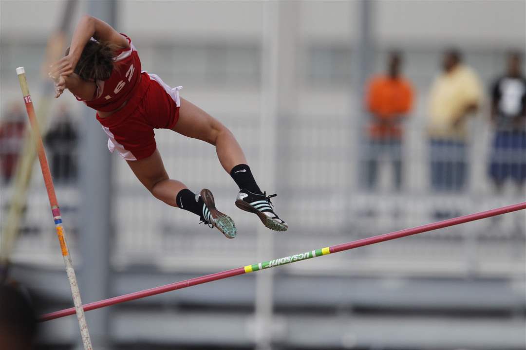 Bowling-Green-Maria-Horrigan-pole-vault