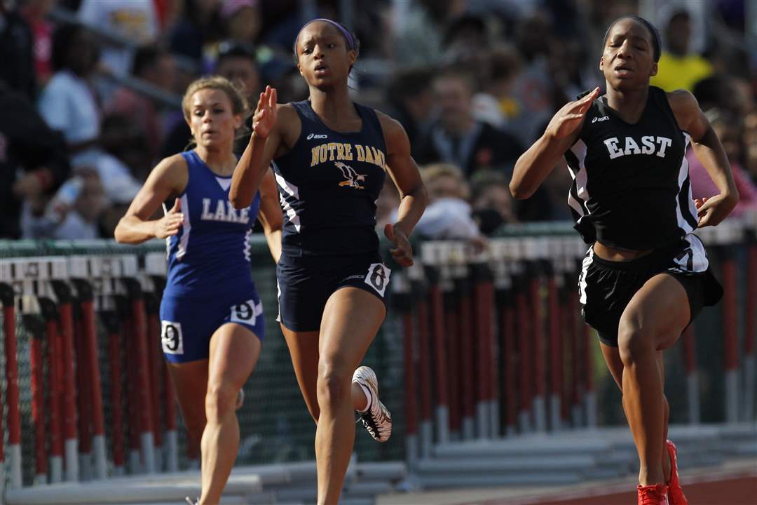 Lexis-Williams-200-meter-dash