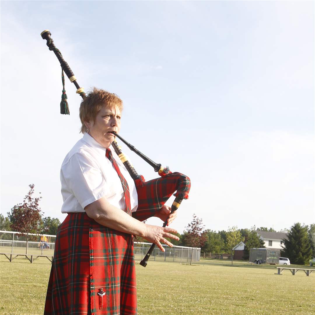 Bag-piper-Jackie-Holzhauer-plays-Skye-Boat