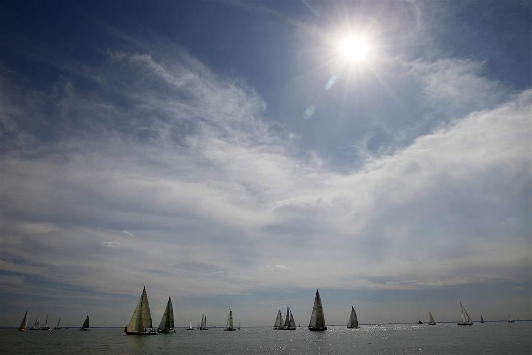 Sailboats-wait-for-the-start-of-the-Mills-Trophy-Race-in-Lake-Erie