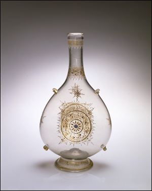 Angelo Barovier invents the first clear glass.