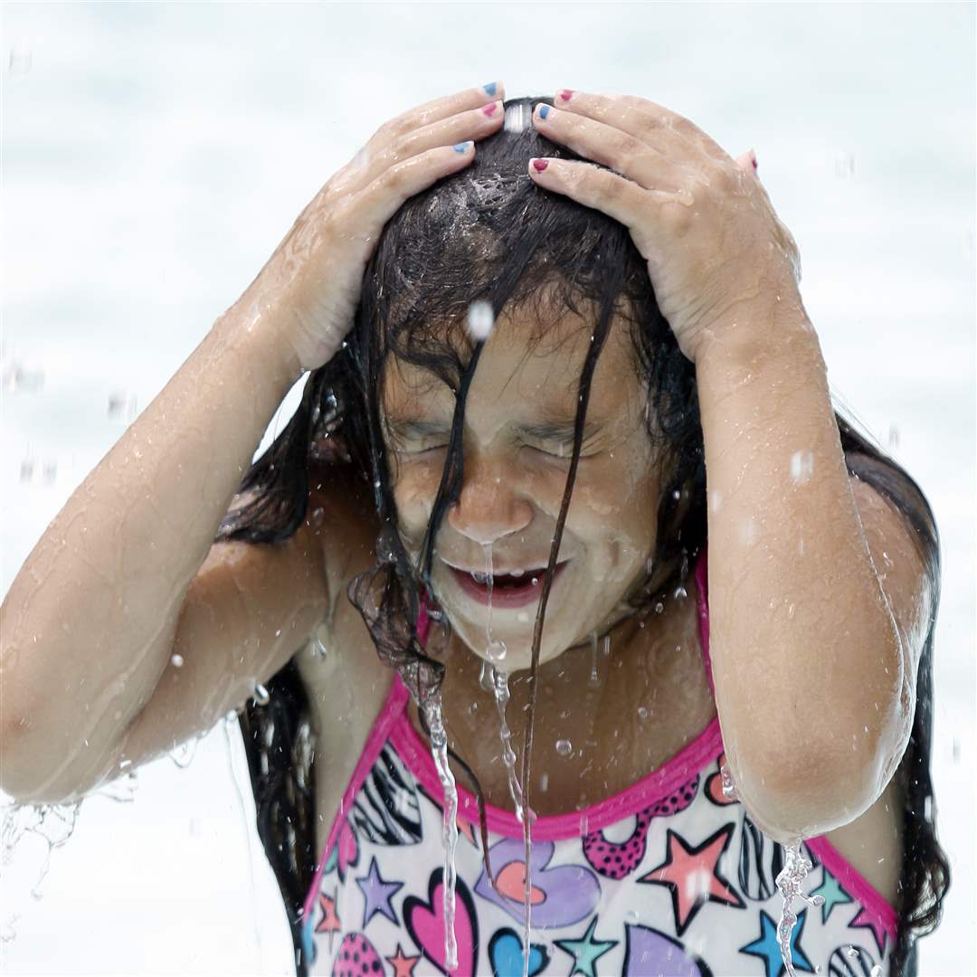 Holly-Zunk-6-cools-off-at-Plummer-Pool