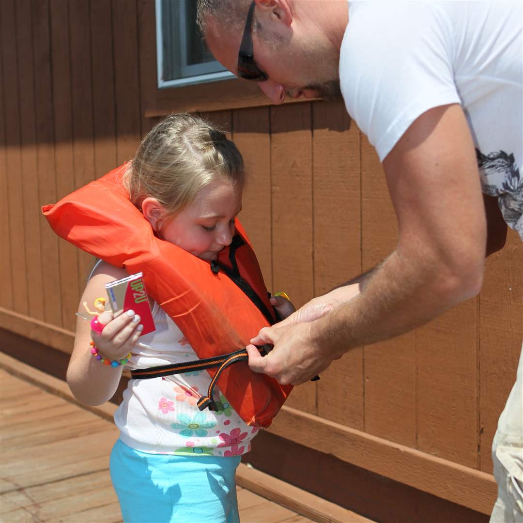 Ava-Carper-life-jacket