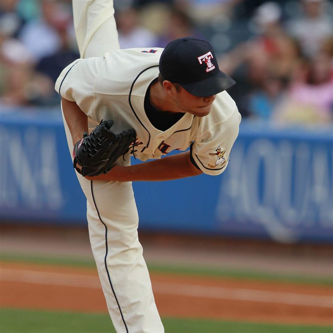 Toledo-Mud-Hens-pitcher-Andy-Oliver-fires