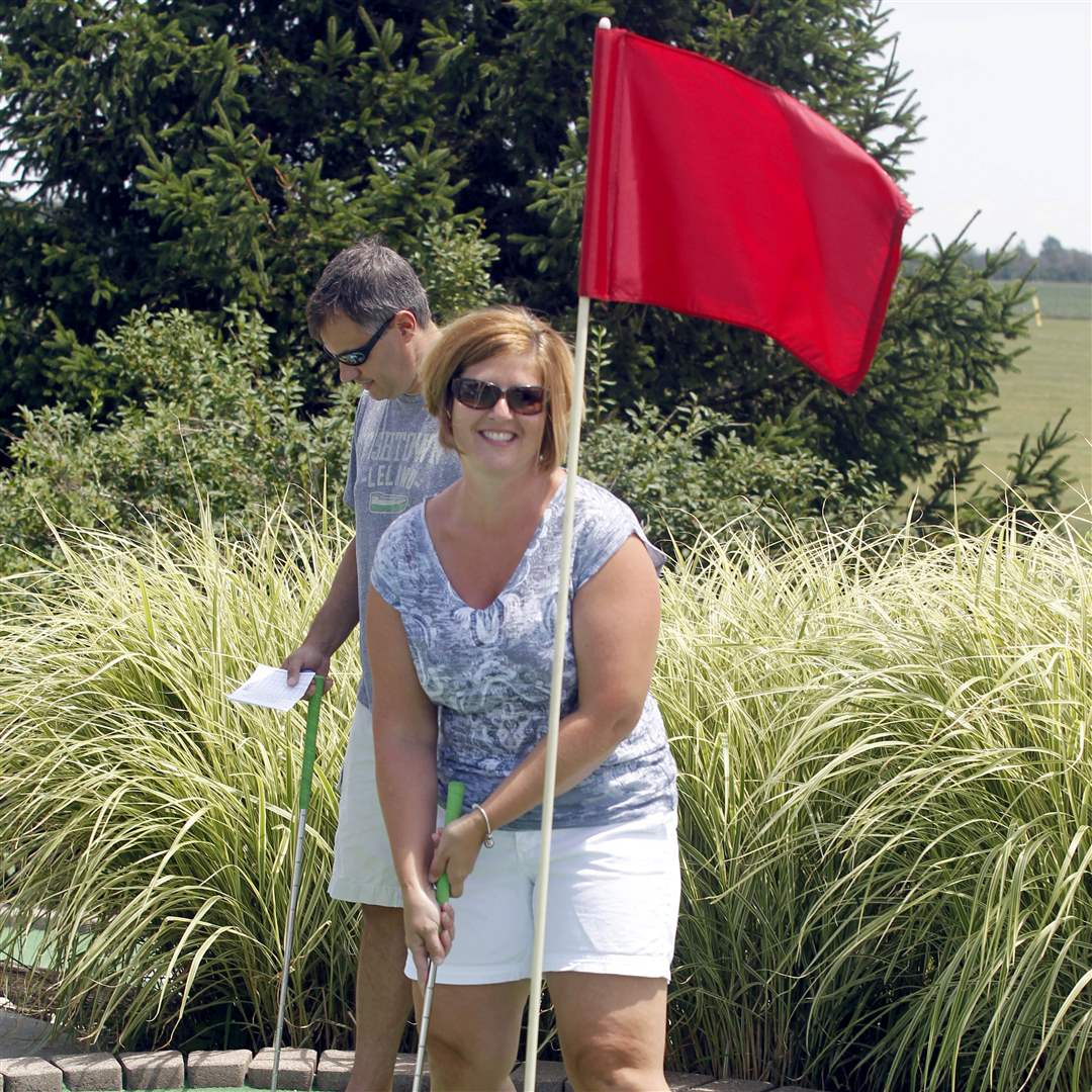 Kim-Peper-front-reacts-to-her-shot-that-missed