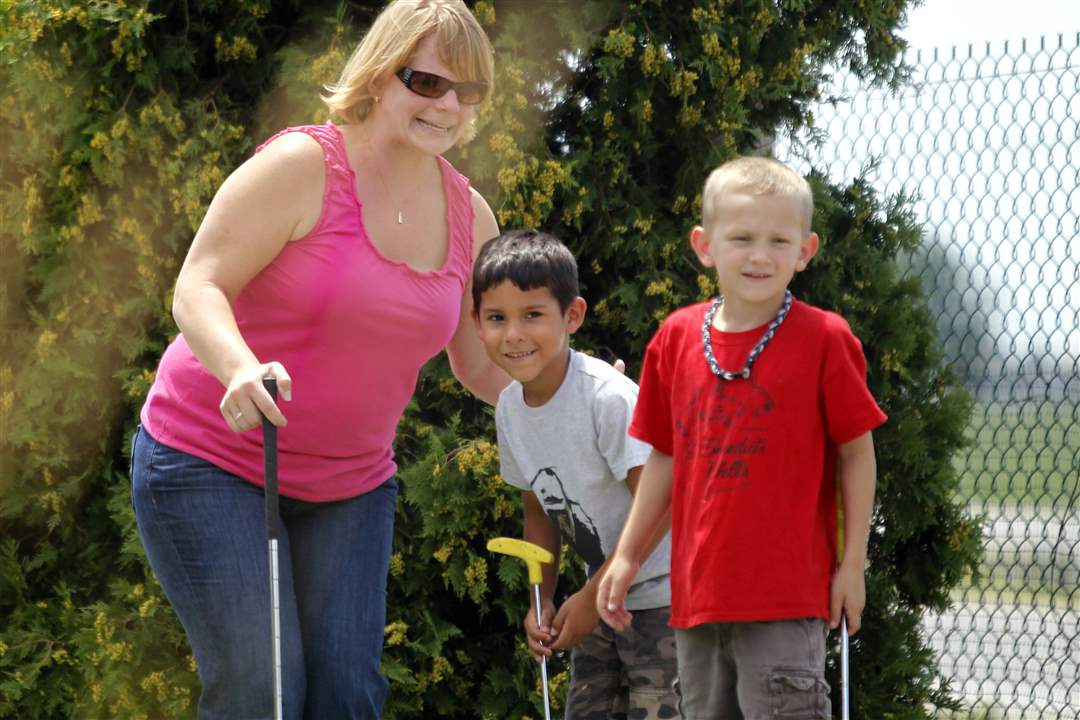 Deven-Buck-left-watches-with-young-cousin-Alex-Spencer