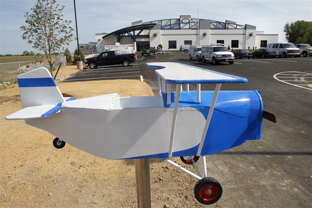 herner-aircraft-mailbox