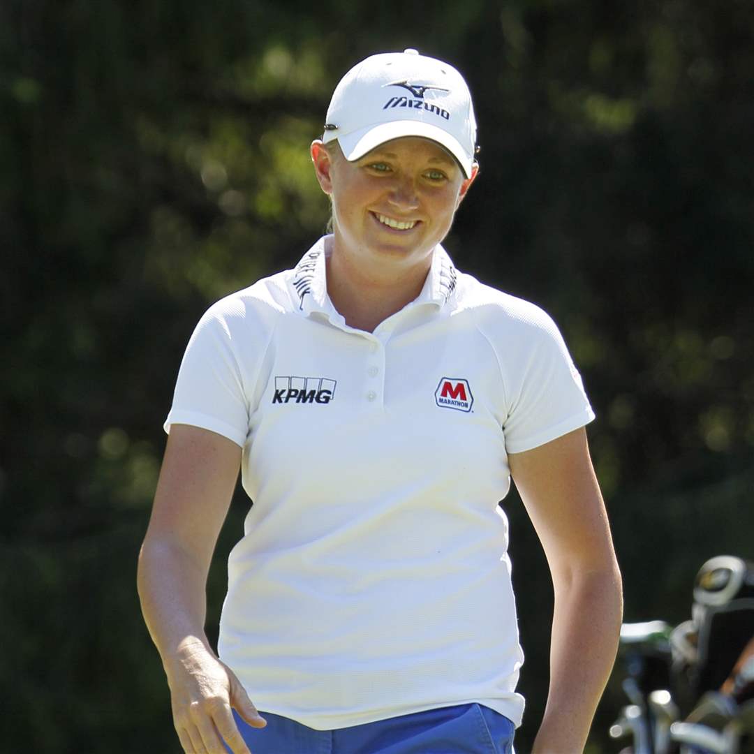 Golfer-Stacy-Lewis-smiles-after-missing