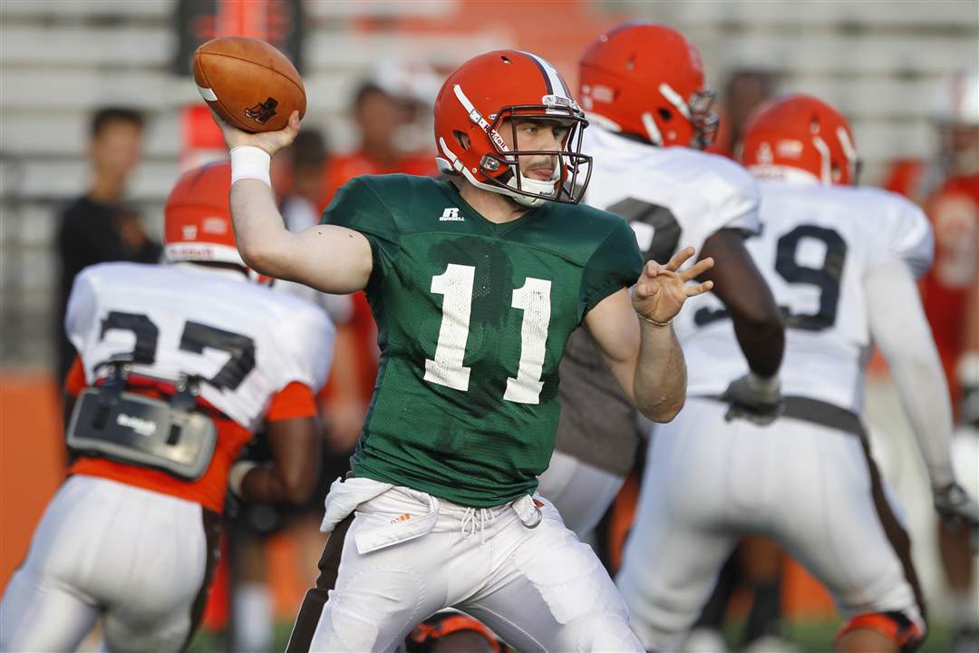 Bowling-Green-State-University-quarterback-Matt-Johnson-11-throws