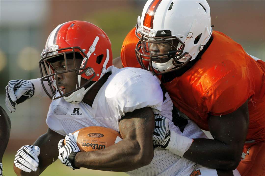 Bowling-Green-State-University-running-back-John-Pettigrew-20-runs