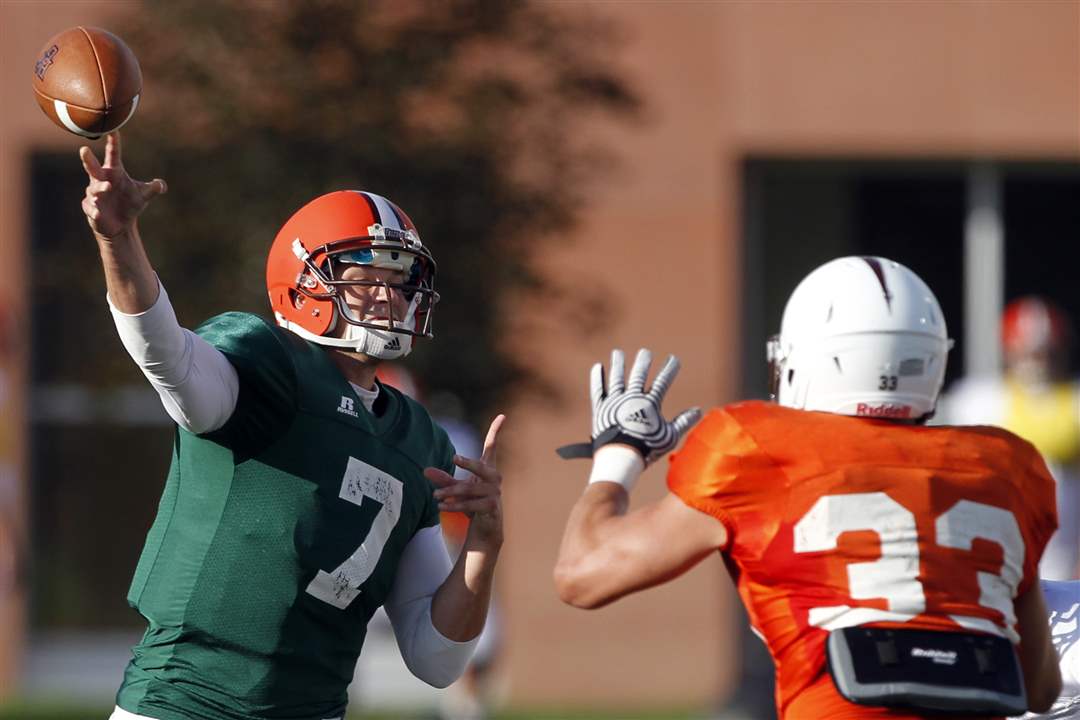 Bowling-Green-State-University-quarterback-Matt-Schilz-7-throws