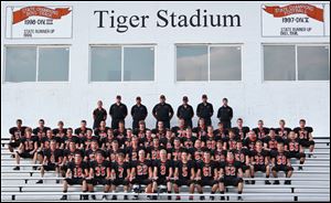 FROM LEFT:
Row 1: Jordan Bly, Sean Westhoven, Zach Niner, Jimmy
Spieth, Kody Snyder, Josh Drain, Jared Gillen, Walter
Pippin
Row 2: Henry Elling, Anthony Righi, Bryce Long, Adam
Jones, Konnor Pohlman, Kaleb Pohlman, Tyler Hill, Nick
Demaline, Trey Armbrecht, Scott Judge, Levi Frysinger,
Cody Kaiser
Row 3: Connor Gerken, Tristan Royal, Vince Pospisil,
Josh Carpenter, Adam Spieth, Paul Clawson, Dylan
Clendenin, Jordan Smith, Kam Pohlman, Kody Chesnut,
Bret Parsons, Mark Wood,Tyler Wood, Parker Wiley
Row 4: Andrew Murrey, Nate Walker, Austin Cramer,
Brian Alexander, Carl Pippin III, Chase Hill, Jacob
Nye, Nick Winterfeld, Austin Damman, Brooks Hinton,
Alec Myers, Logan Smith, Dylan Sexton, Kody Kregulka,
Alec Hamilton,
Row 5: Katie Johnston, trainer, Matt Bryan, Casey Mohler,
head coach Rex Lingruen, Carl Carter, Chris Righi,
Christopher Rentschler, trainer