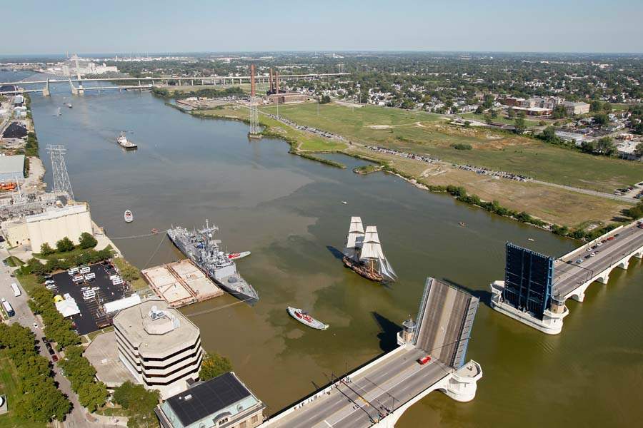 ships-toward-mlk-bridge