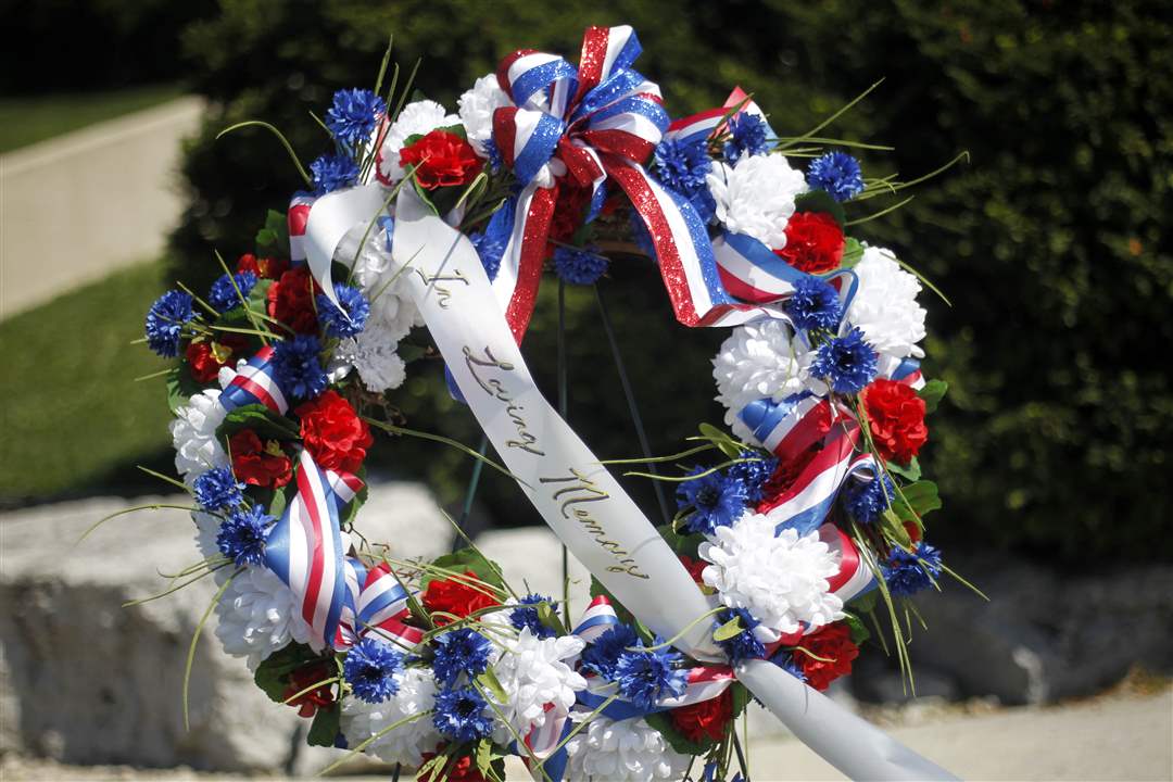 A-Memorial-wreath-in-front-1