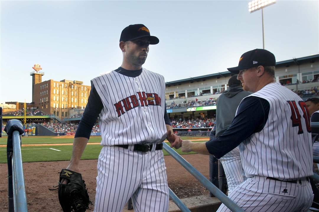 Starting-pitcher-Hen-Duane-Below