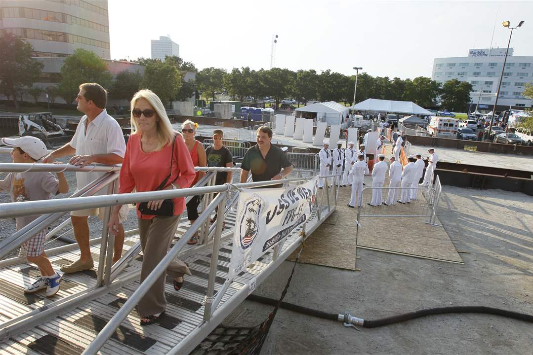 Navy-Week-De-Wert-gangway