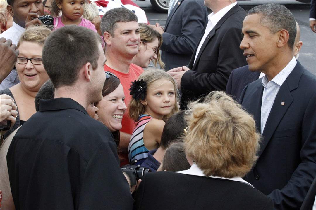 President-Obama-mingles