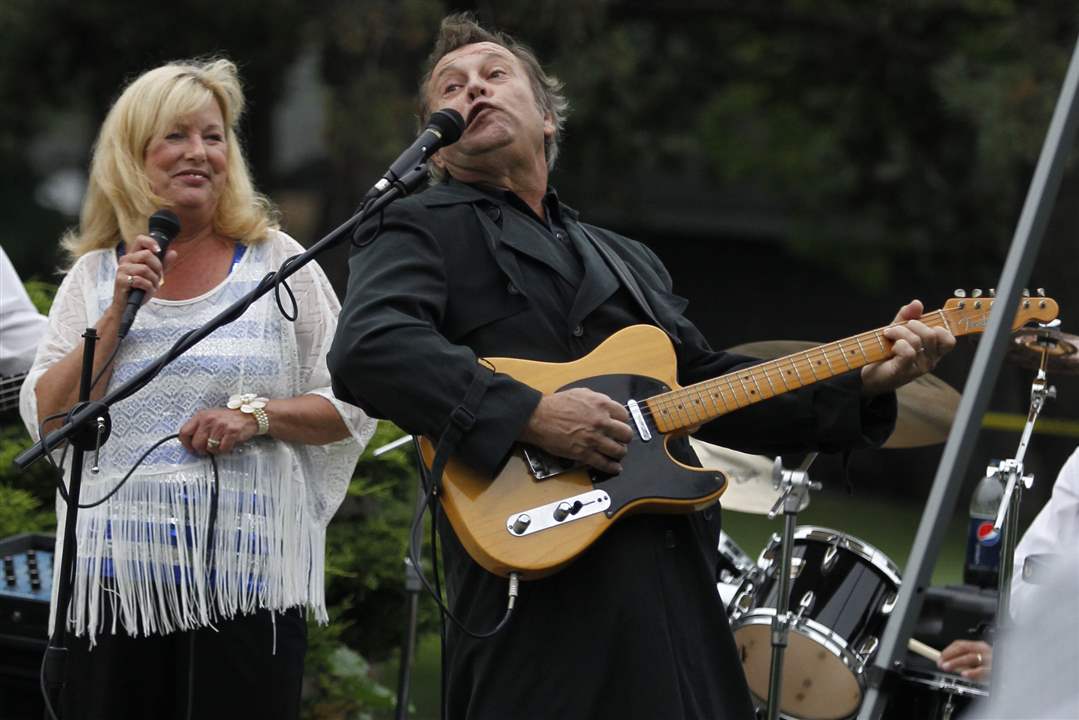 June-Carter-Peggy-Rushing-and-Johnny-Cash