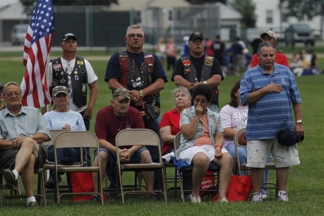 Residents-and-veterans-honor-veterans