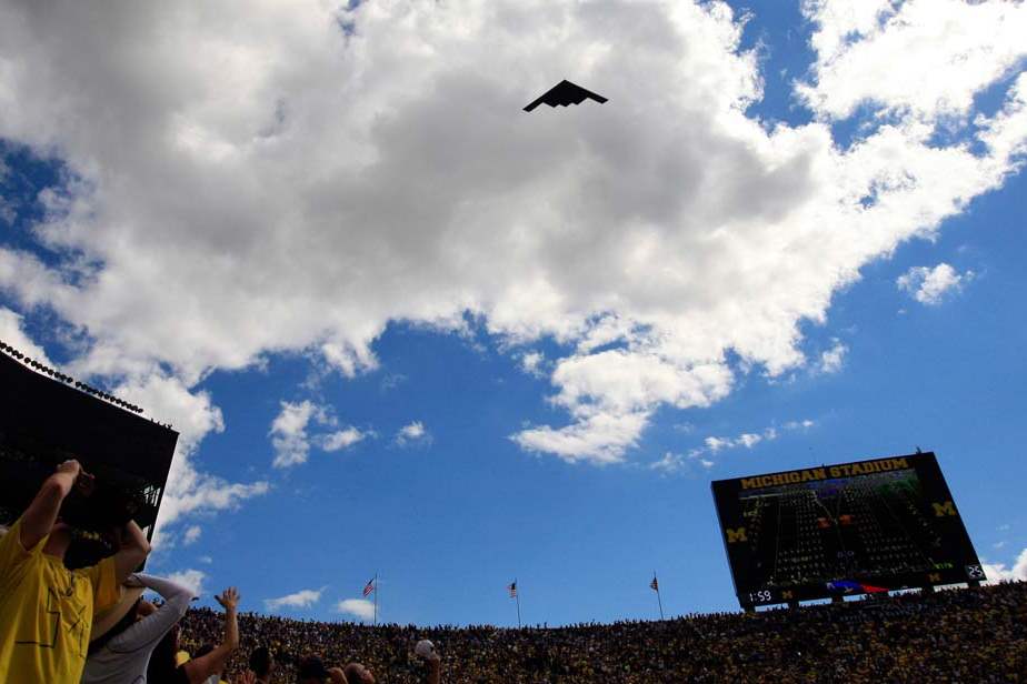 A-B-2-Stealth-bomber-flies-over-Michigan-Stadium