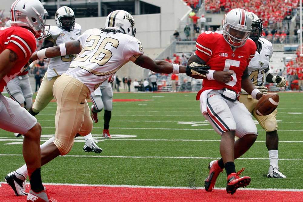 Ohio-State-quarterback-Braxton-Miller-5-scores-a-touchdown