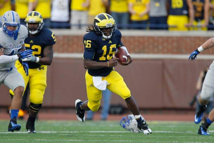 University-of-Michigan-quarterback-Denard-Robinson