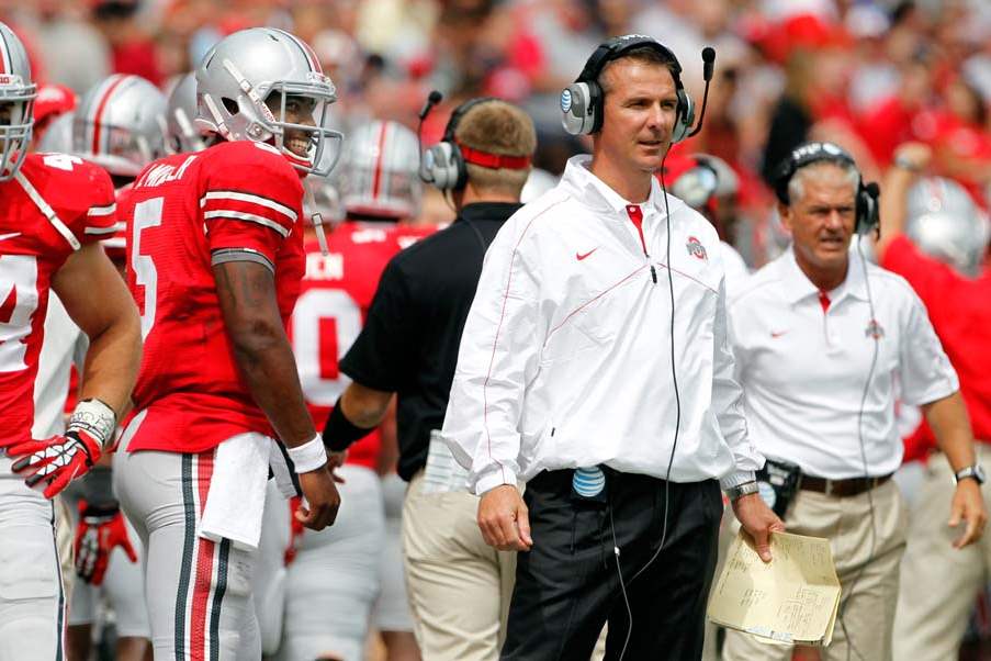 Ohio-State-quarterback-Braxton-Miller-5-shows-a-smile