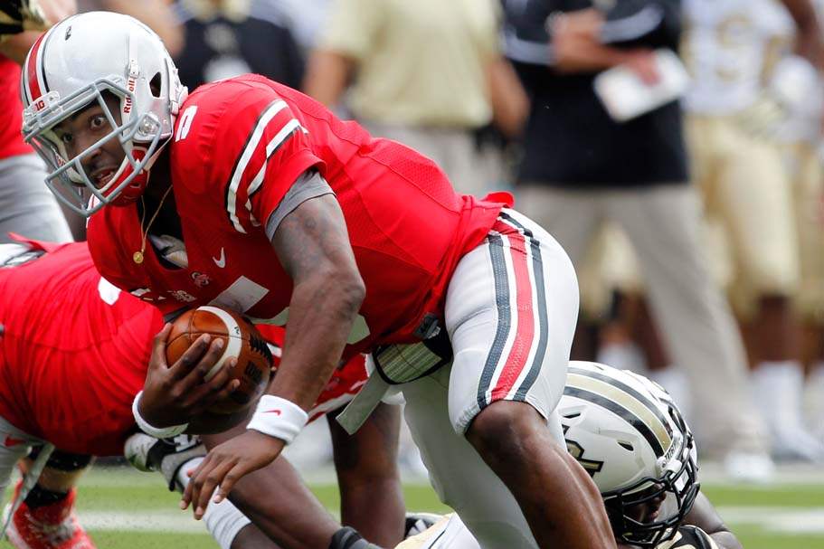 Ohio-State-quarterback-Braxton-Miller-5-is-brought-down