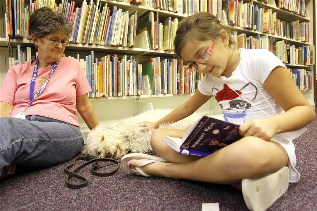 Therapy-dogs-petting