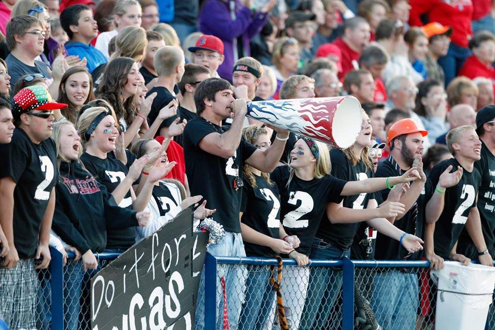 Liberty-Center-at-Patrick-Henry-fans-cheer