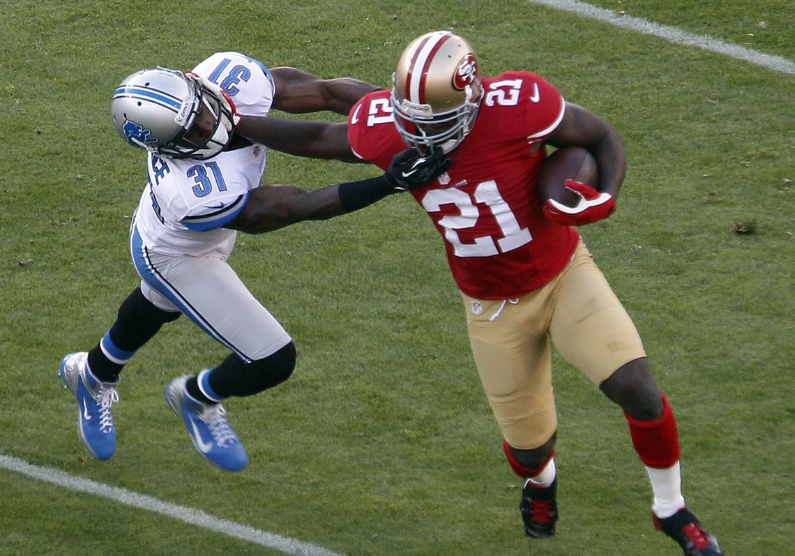 Frank Gore, Michael Crabtree and Vernon Davis celebrating after