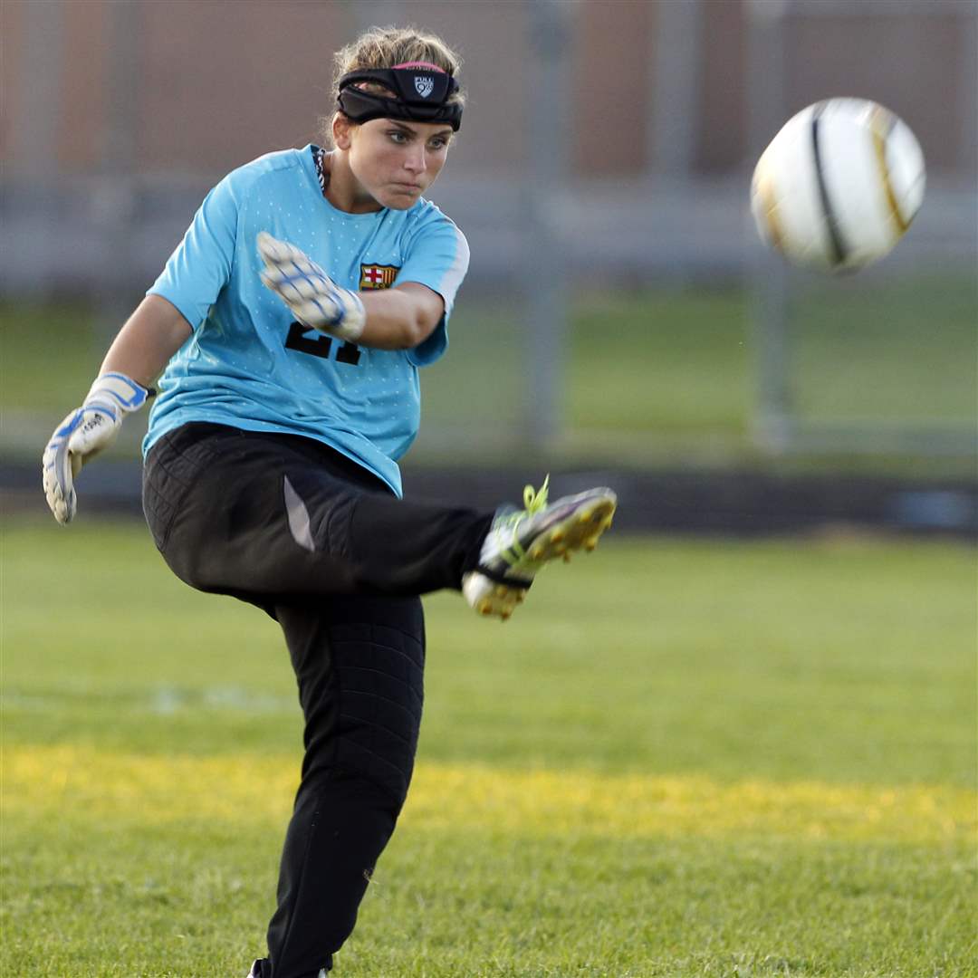 Maumee-AWHS-soccer-Korsog