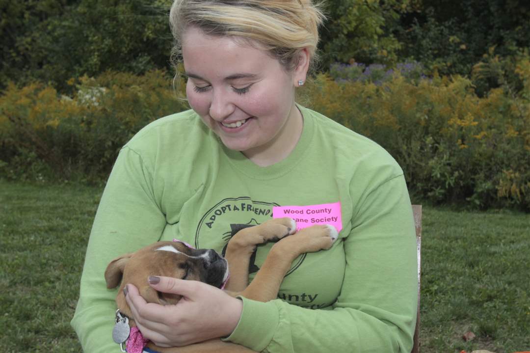 Wood County Humane Society Volunteer Kaitlin Horne 
