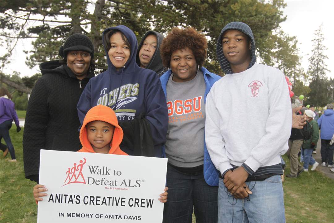 From-left-walkers-Terri-Abernathy-of-Toledo-Kim-Grable